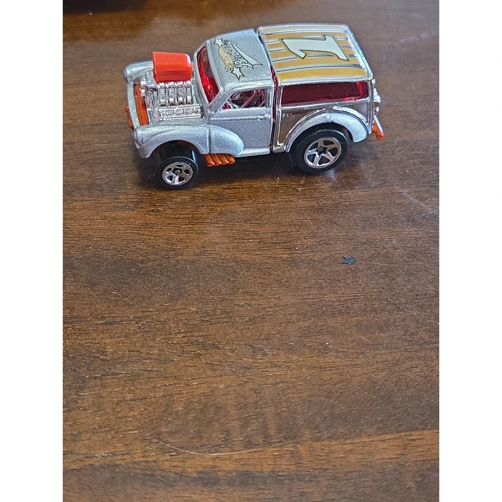 2001 Hot Wheels #1 First Birthday Morris Wagon